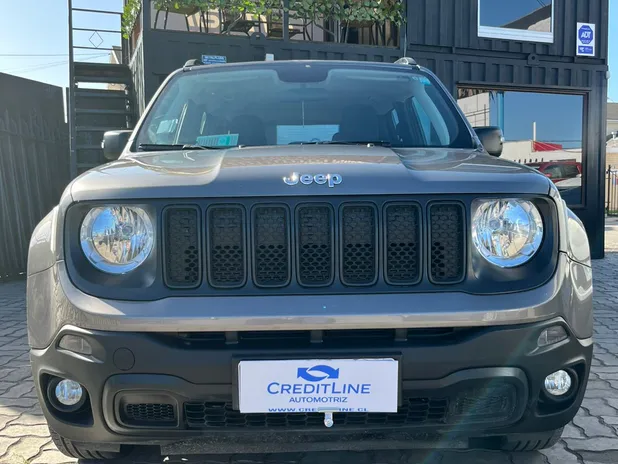 JEEP RENEGADE 2022     - Transmisión Manual     - Color GRIS