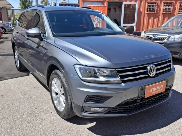 VOLKSWAGEN TIGUAN 2018     - Transmisión Automático     - Color GRIS