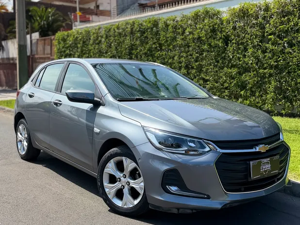 CHEVROLET ONIX 2022     - Transmisión Automático     - Color Gris