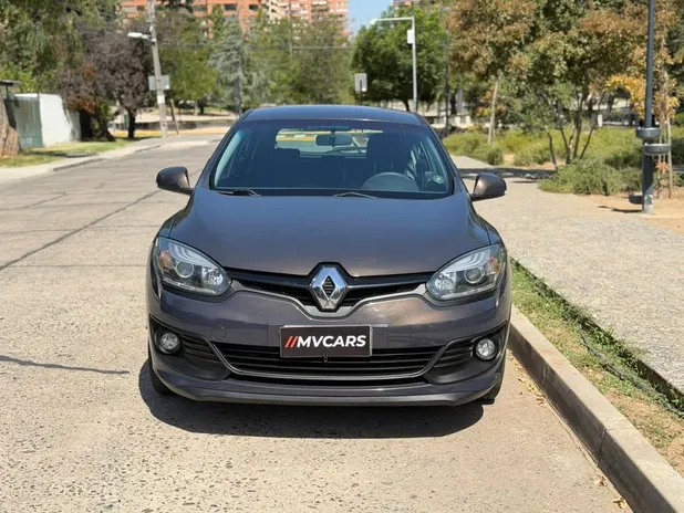 RENAULT MEGANE III 2016     - Transmisión Manual     - Color Café