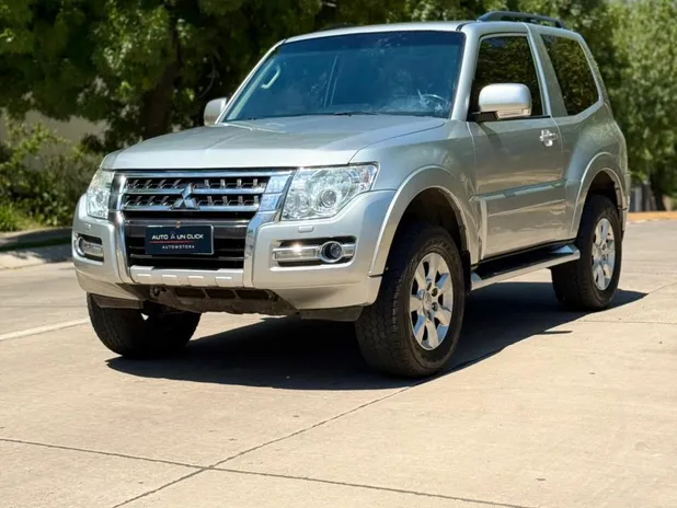 MITSUBISHI MONTERO 2019     - Transmisión Automático     - Color plateado