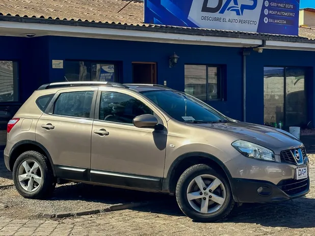NISSAN QASHQAI 2014     - Transmisión Manual     - Color Cafe