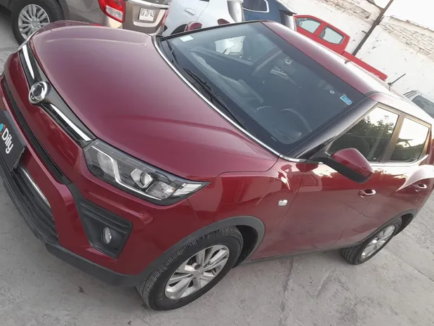 SSANGYONG TIVOLI 2020     - Transmisión Manual     - Color ROJO METALIZADO