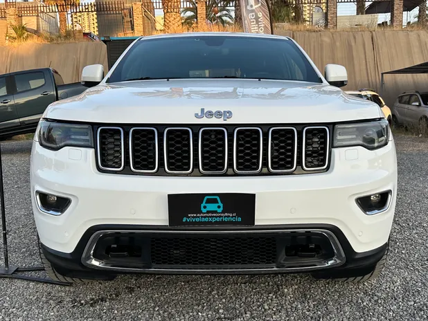 JEEP GRAND CHEROKEE 2019     - Transmisión Automático     - Color BLANCO