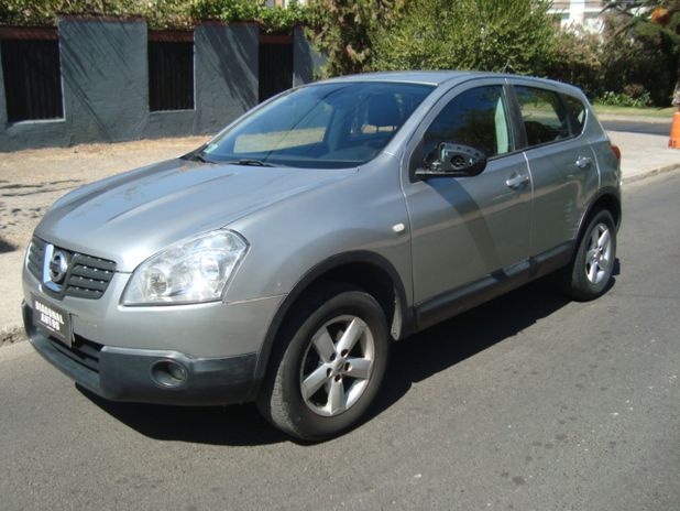 NISSAN QASHQAI 2010     - Transmisión Automático     - Color PLATEADO