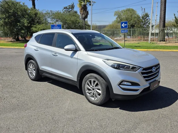 HYUNDAI TUCSON 2.0 GL MT 2WD 2018 - Transmisión Manual - Color PLATA
