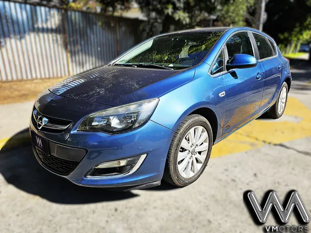 OPEL ASTRA 2015     - Transmisión Automático     - Color GRIS
