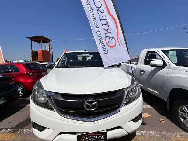 MAZDA BT-50 2017     - Transmisión Manual     - Color Blany