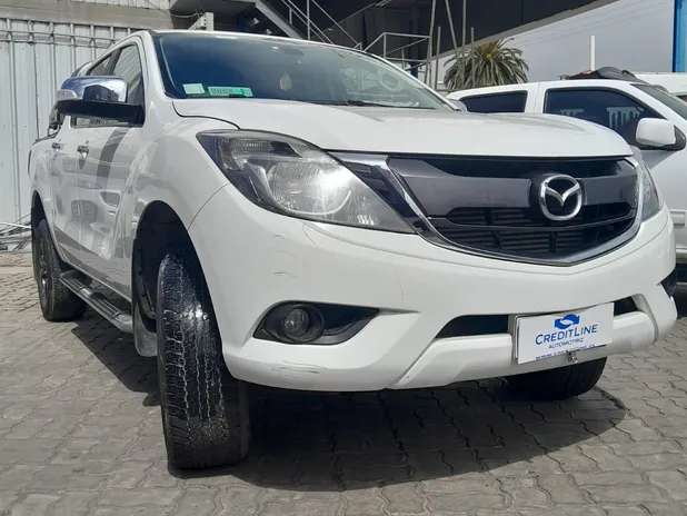 MAZDA BT-50 2022     - Transmisión Automático     - Color Blanco