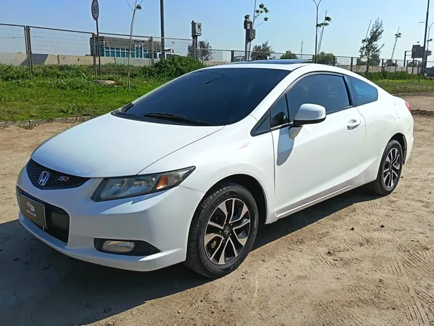 HONDA CIVIC COUPE 2014     - Transmisión Automático     - Color BLANCO