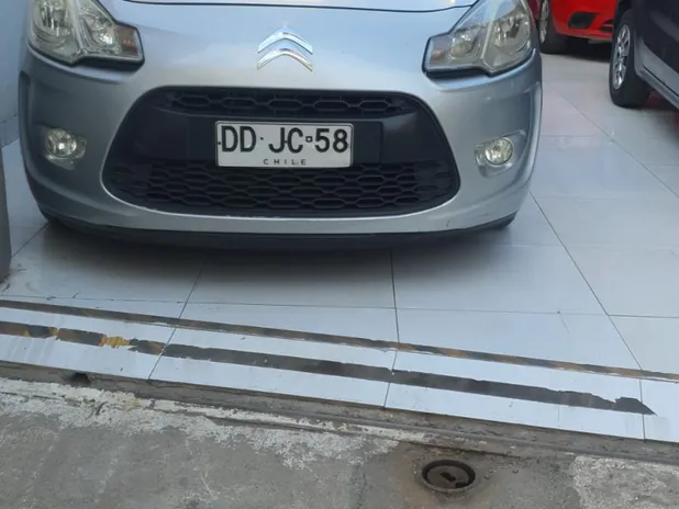 CITROEN C 3 2011     - Transmisión Manual     - Color Gris 