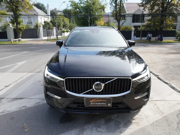 VOLVO XC 60 II 2022     - Transmisión Automático     - Color NEGRO