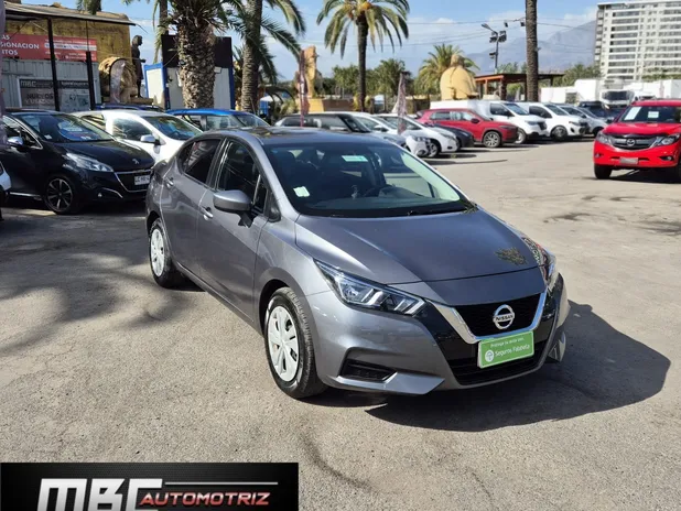 NISSAN NEW VERSA 2021 - Transmisión Automático - Color PLATEADO