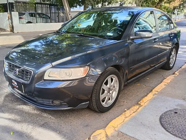 VOLVO S 40 2009     - Transmisión Automático     - Color Gris