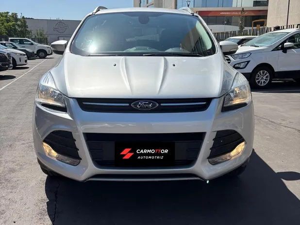 FORD ESCAPE 2015 - Transmisión Automático - Color PLATA