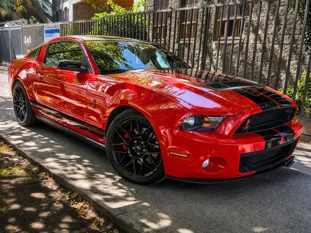 FORD MUSTANG 2011     - Transmisión Automático     - Color Rojo