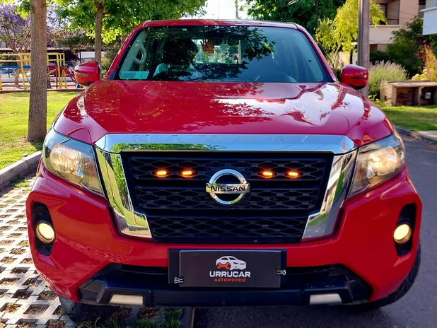 NISSAN NAVARA 2022 - Transmisión Manual - Color Rojo
