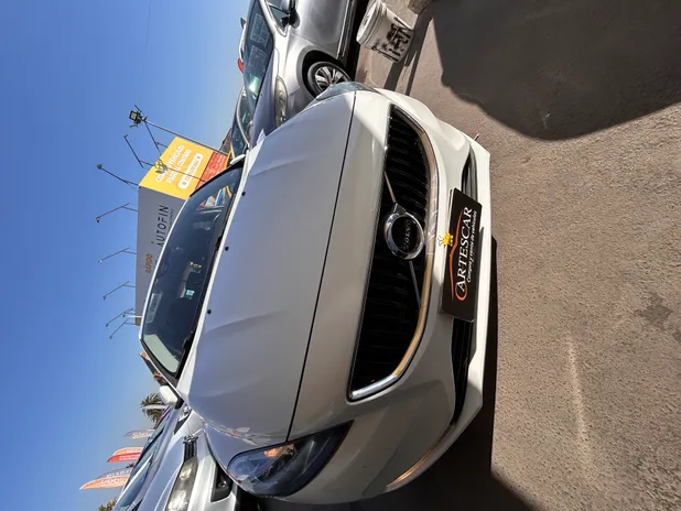 VOLVO C40 2017     - Transmisión Manual     - Color Blanco