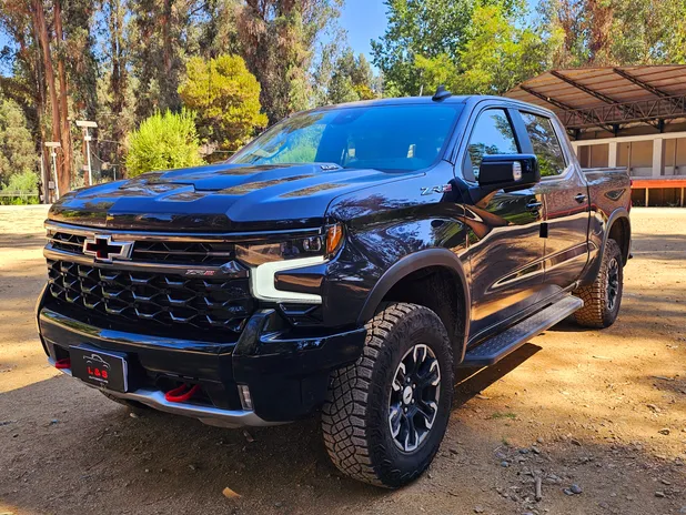 CHEVROLET ZR2 6.2L 2025     - Transmisión Automático     - Color Gris