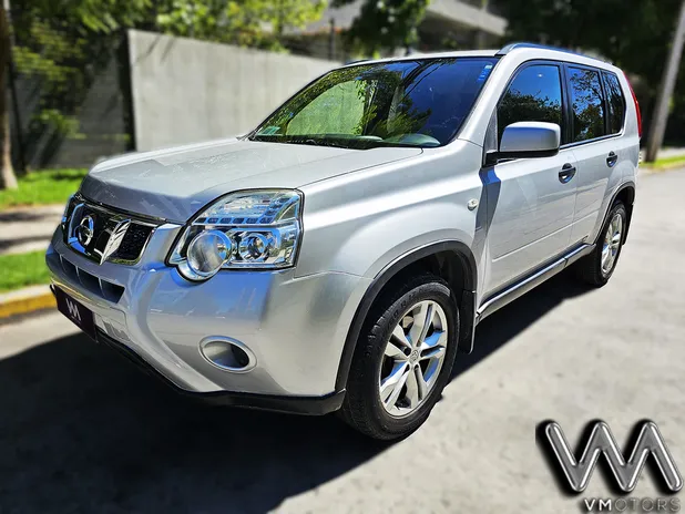 NISSAN XTRAIL 2.5 AUT. 2014     - Transmisión Automático     - Color GRIS