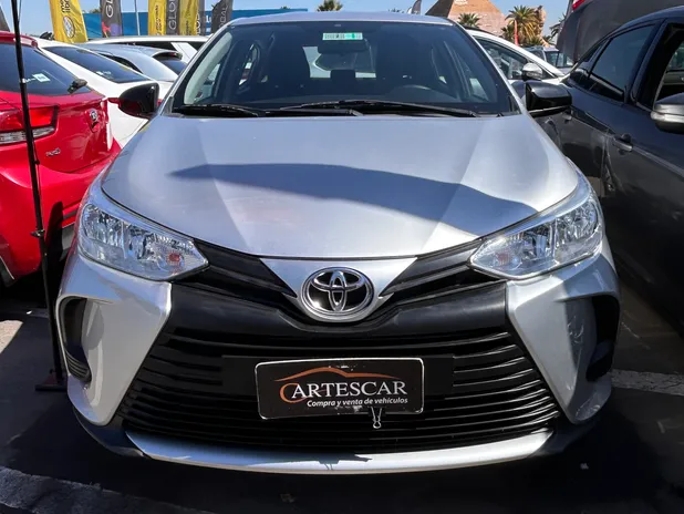 TOYOTA NEW YARIS 2022     - Transmisión Manual     - Color Grises