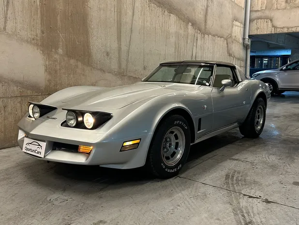 Chevrolet Corvette 1980     - Transmisión Manual     - Color silver