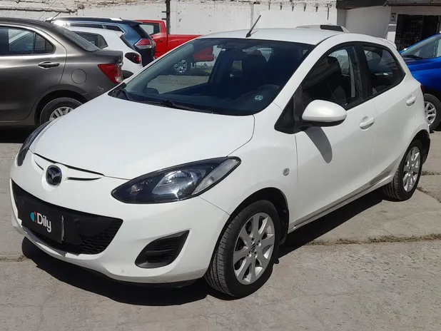 MAZDA 2 SPORT 2014 - Transmisión Automático - Color blanco