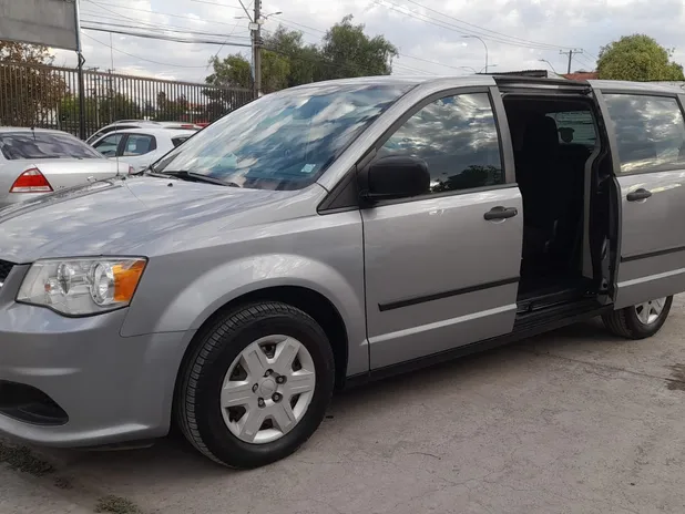 DODGE GRAN CARAVAN 2014 - Transmisión Automático - Color PLATA