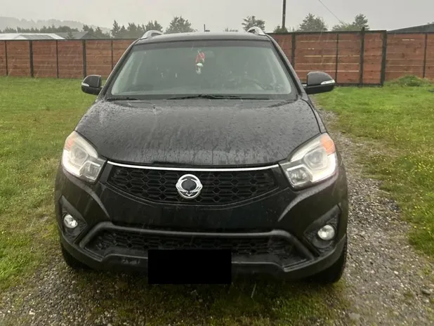 SSANGYONG KORANDO 2016     - Transmisión Manual     - Color NEGRO