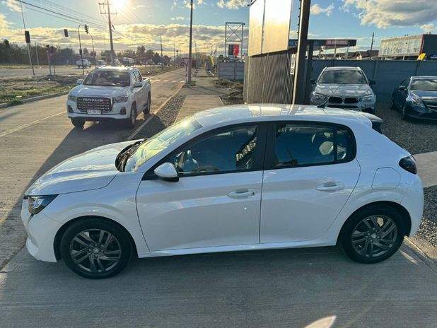 PEUGEOT 208 2021     - Transmisión undefined     - Color undefined