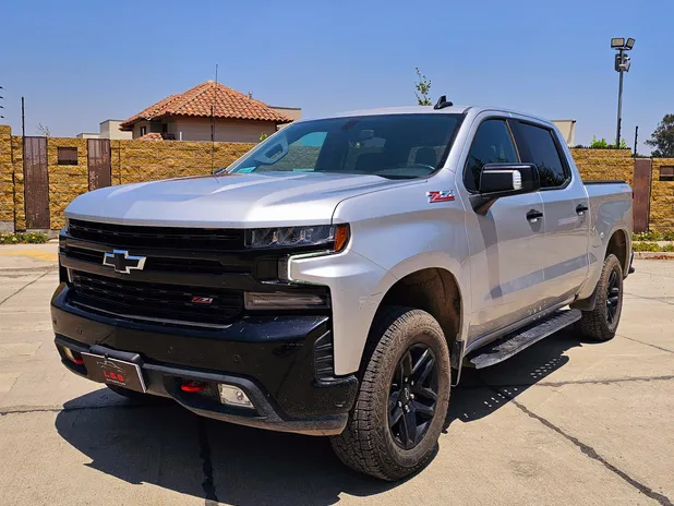 CHEVROLET TRAILBOSS LT 5.3 4X4 2022     - Transmisión Automático     - Color Plateado