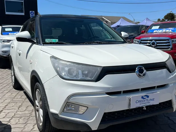 SSANGYONG TIVOLI 2016     - Transmisión Manual     - Color Blanco