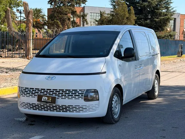 HYUNDAI STARIA 2022     - Transmisión Manual     - Color BLANCA
