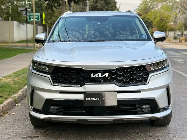 KIA NEW SORENTO 2024     - Transmisión Automático     - Color Plateado