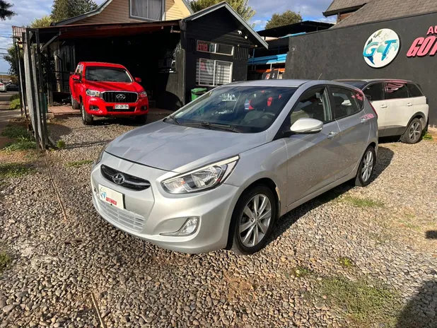 HYUNDAI ACCENT RB 2018     - Transmisión Manual     - Color Gris