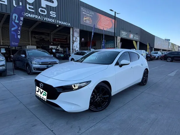 MAZDA 3 2024     - Transmisión Manual     - Color BLANCO PERLA