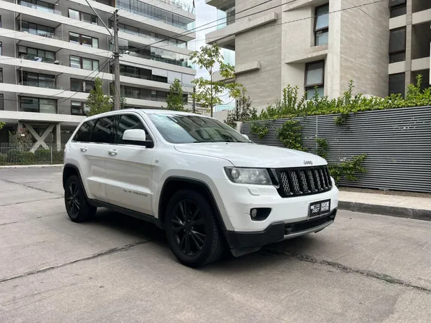Jeep Grand Cherokee 2013     - Transmisión Automático     - Color white