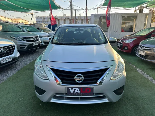 NISSAN VERSA 2019 - Transmisión Manual - Color GRIS