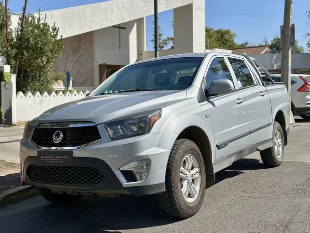 SSANGYONG ACTYON SPORT 2019     - Transmisión Manual     - Color plata