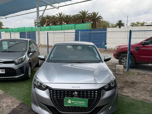 PEUGEOT 208 2022     - Transmisión Manual     - Color GRIS