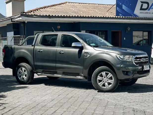 FORD RANGER 2020     - Transmisión Manual     - Color Gris