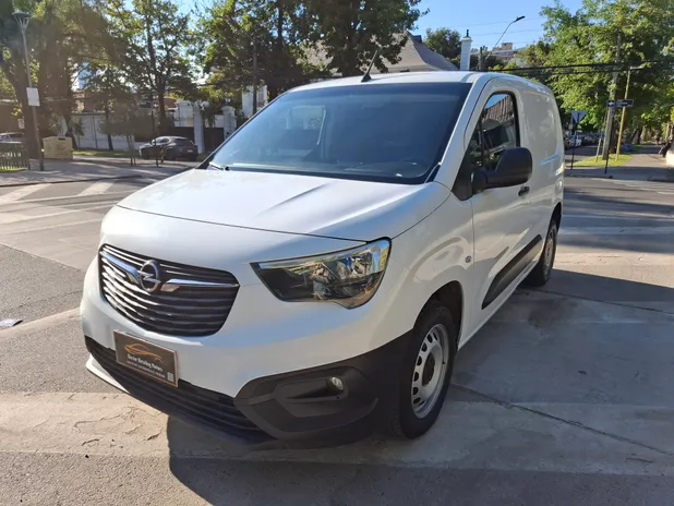 OPEL COMBO 2022 - Transmisión Manual - Color Blanco