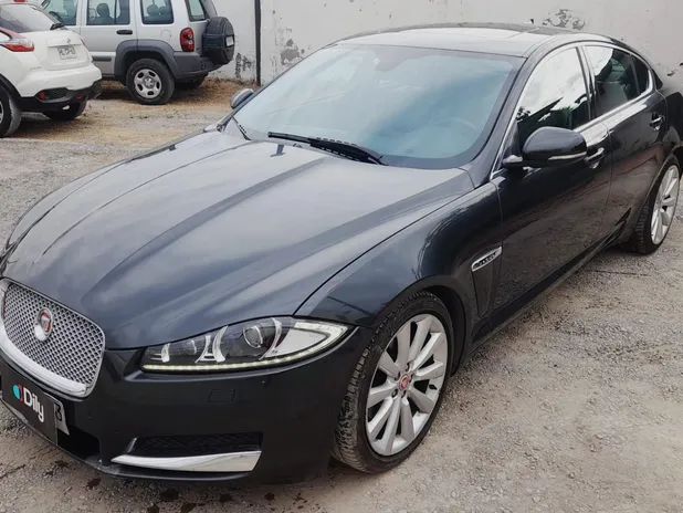 JAGUAR XF 2015     - Transmisión Automático     - Color GRIS GRAFITO