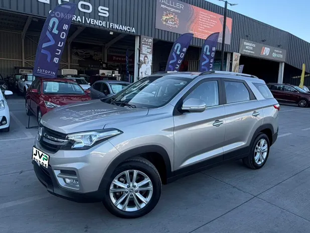 DFSK 560 2023     - Transmisión Manual     - Color Plateado