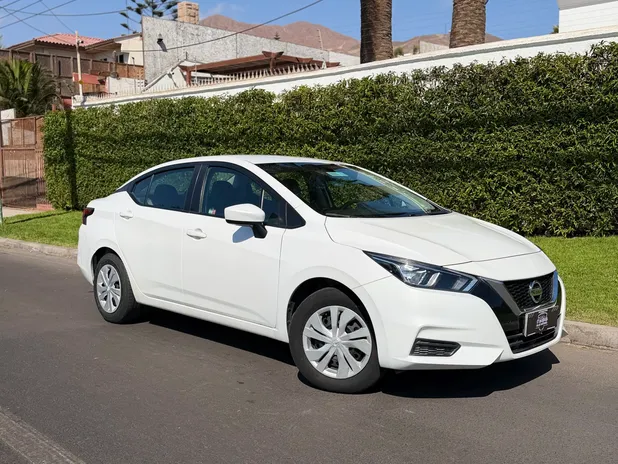 NISSAN VERSA 2022 - Transmisión Manual - Color Blanco