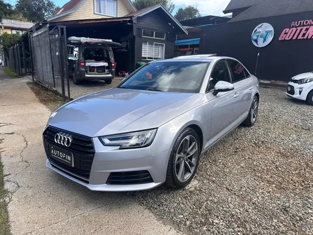 AUDI A4 2018     - Transmisión Automático     - Color Gris