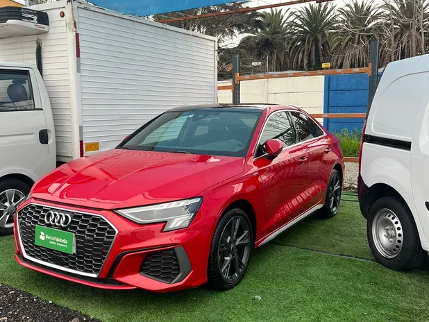AUDI A3 1.4 35 TFSI STRONIC 2022     - Transmisión Automático     - Color ROJO